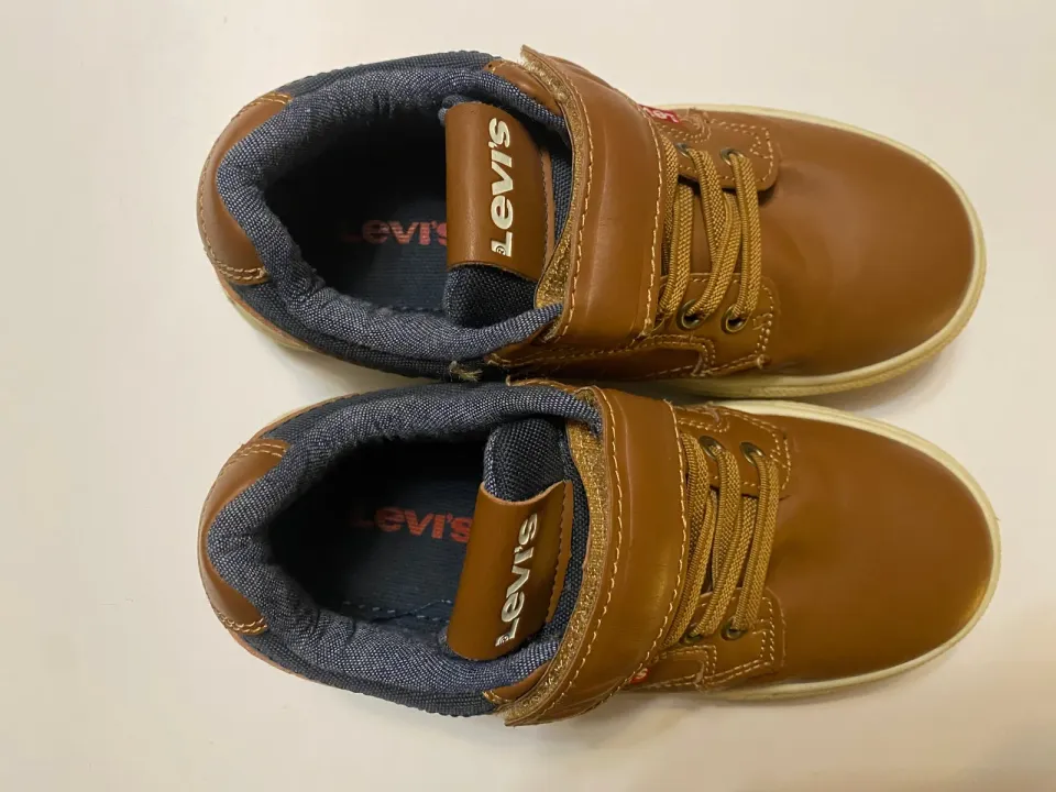 Levi's New Faino Low — детские кеды на липучке — сверху