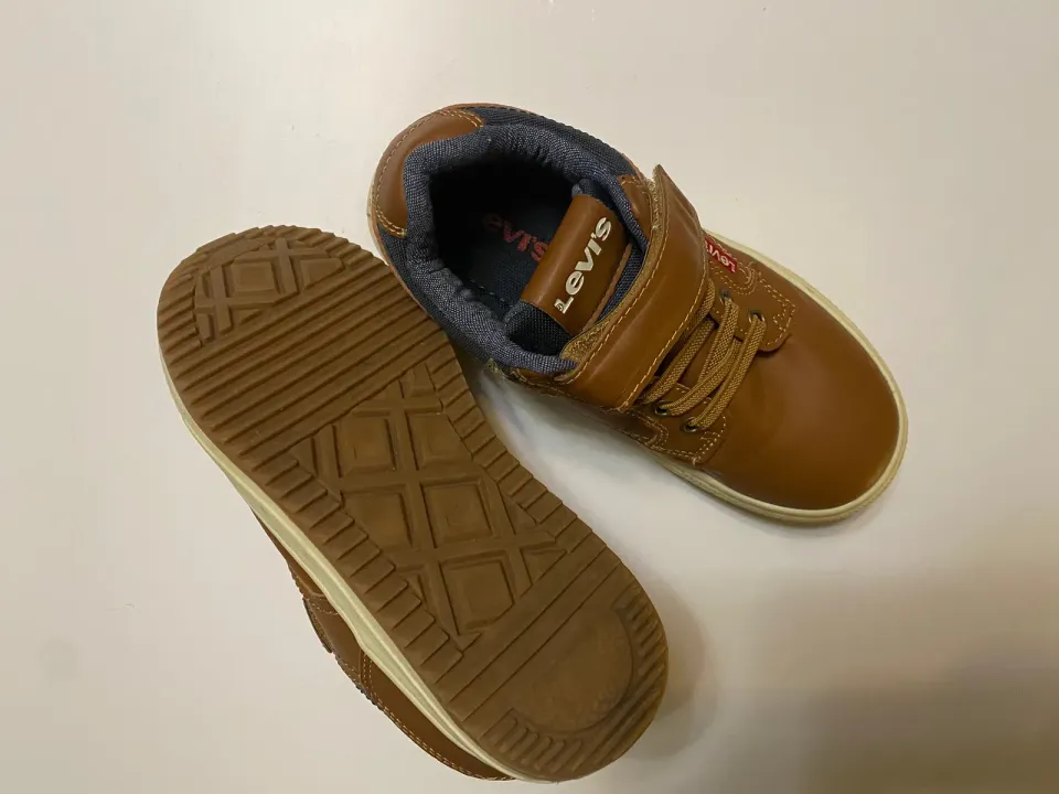 Levi's New Faino Low — детские кеды на липучке — подошва